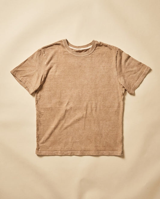 Fawn T101 t-shirt worn, showing mid bicep sleeve and slight taper through the body.