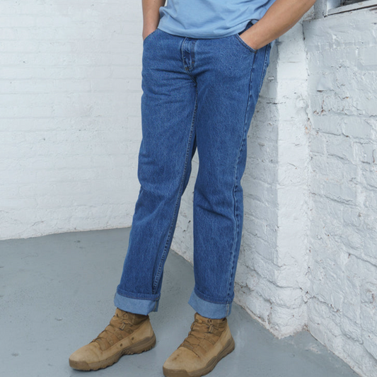 Relaxed fit stone wash jeans in 100% cotton denim, front view